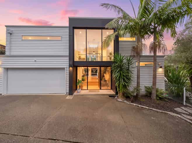 2/15A Rodney Road, Northcote Point