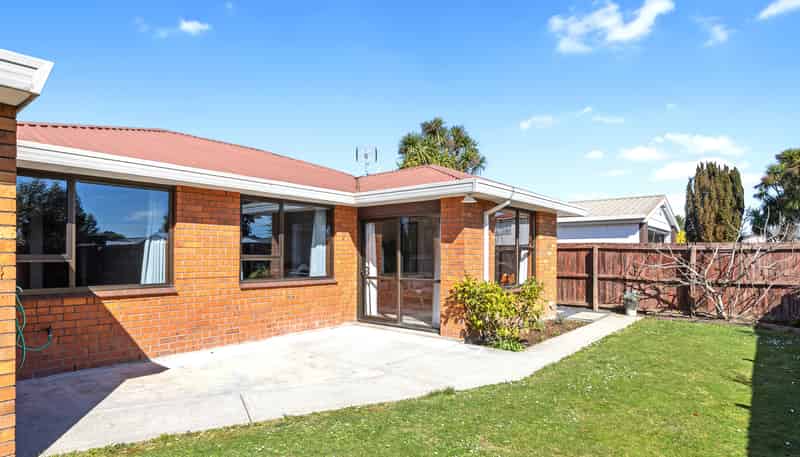 2/281 Sawyers Arms Road, Bishopdale