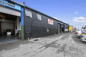 Tenanted industrial in established precinct