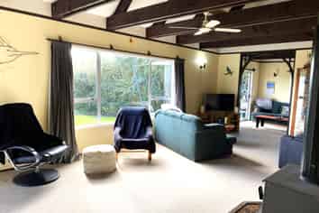 8881 State Highway 26, Thames