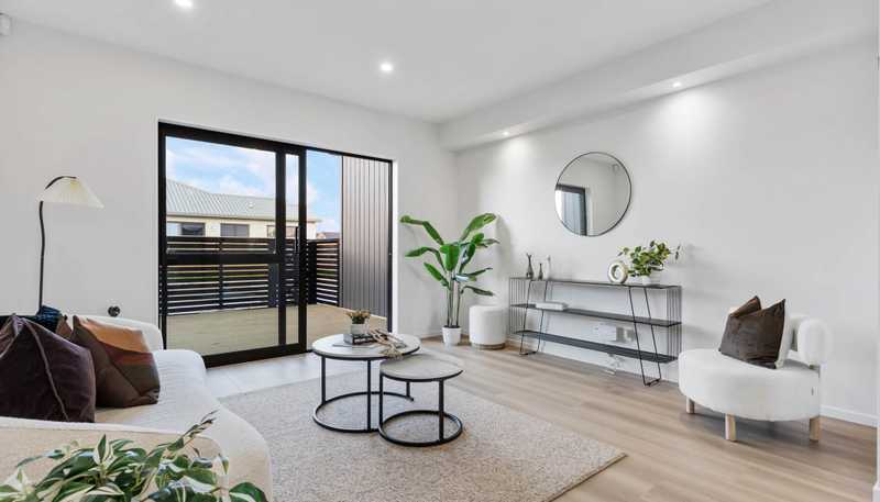 101-111 Otuwairoa Esplanade, Opaheke