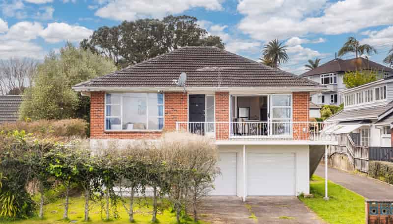 2A Douglas Avenue, Mount Albert