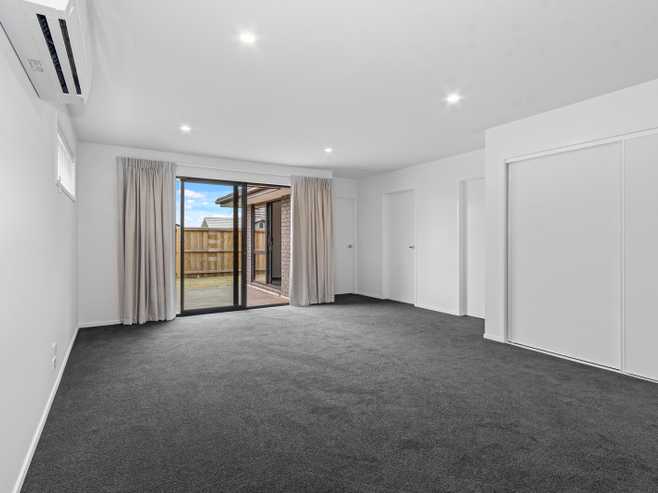 15 Oakmill Drive, Casebrook