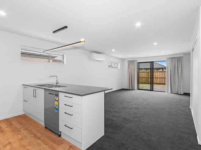 15 Oakmill Drive, Casebrook