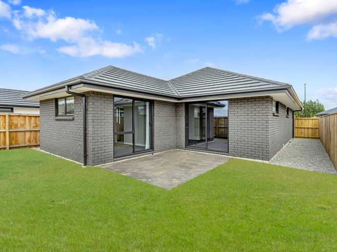 15 Oakmill Drive, Casebrook