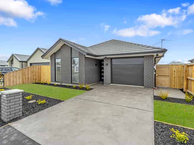 15 Oakmill Drive, Casebrook