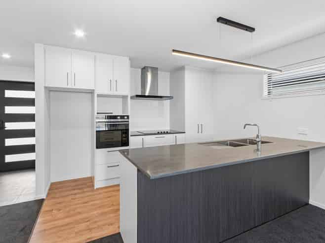 15 Oakmill Drive, Casebrook