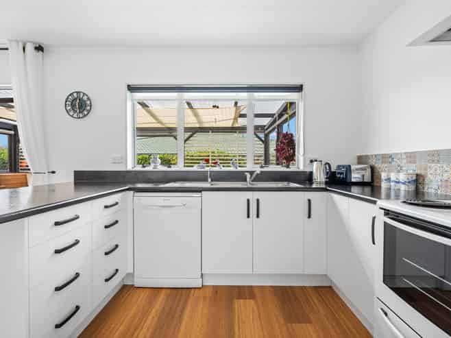 16 Elm Place, Tikipunga