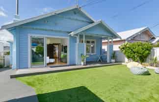 17 Freyberg Street, Lyall Bay