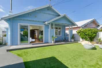 17 Freyberg Street, Lyall Bay