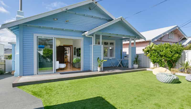 17 Freyberg Street, Lyall Bay
