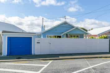 17 Freyberg Street, Lyall Bay