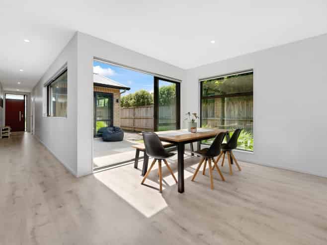 16b Marine Garden Crescent, Beachlands