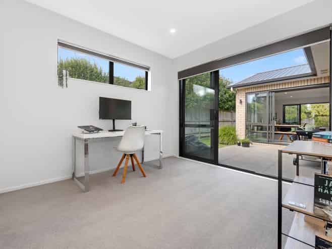 16b Marine Garden Crescent, Beachlands