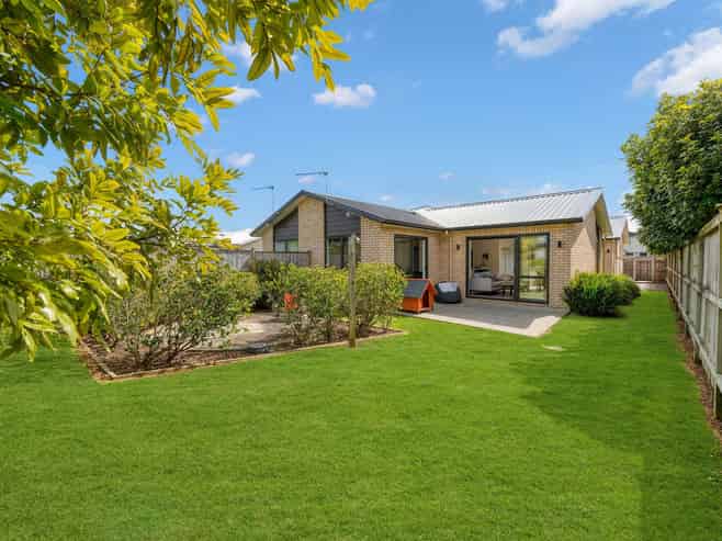 16b Marine Garden Crescent, Beachlands
