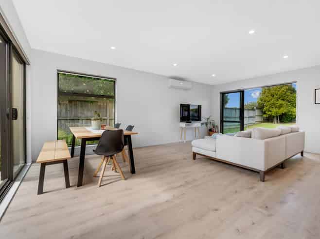 16b Marine Garden Crescent, Beachlands