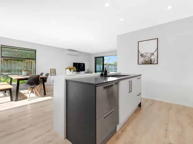 16b Marine Garden Crescent, Beachlands
