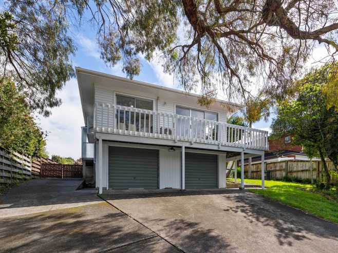 13 Booralee Avenue, Botany Downs