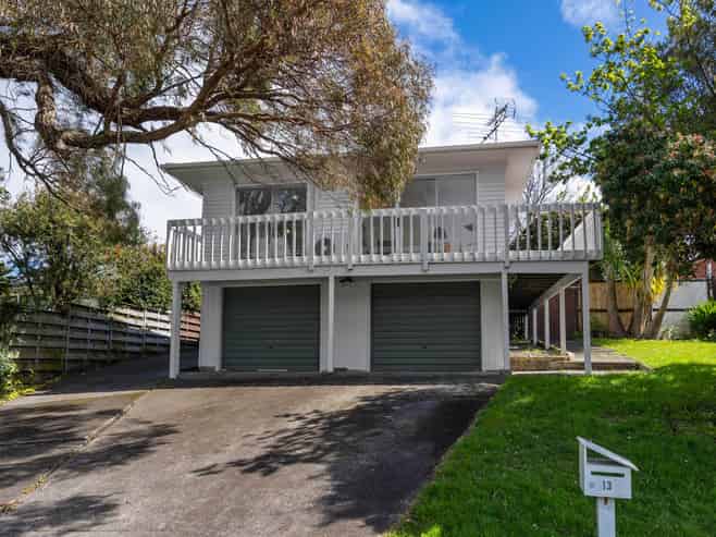 13 Booralee Avenue, Botany Downs