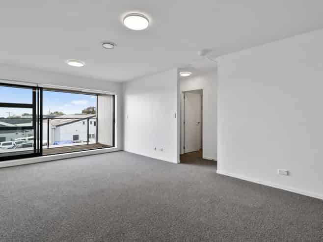 2M/4045 Great North Road, Glen Eden