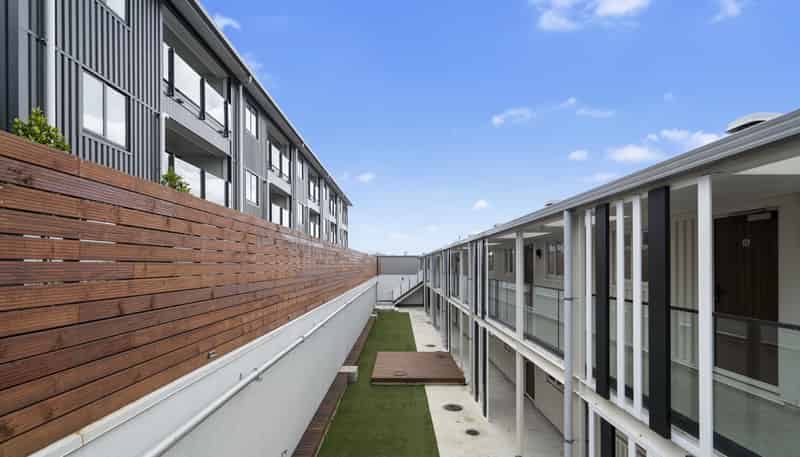2M/4045 Great North Road, Glen Eden