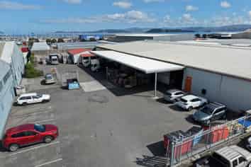 Functional Seaview warehouse with yard