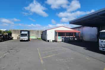 Functional Seaview warehouse with yard