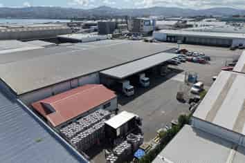 Functional Seaview warehouse with yard