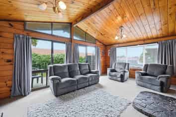 11 Amun Place, Pomare