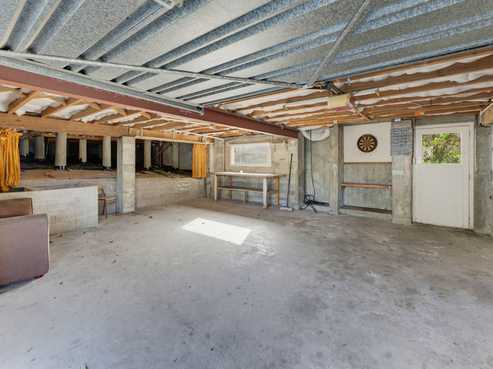 84 Grants Road, Marchwiel