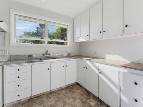 84 Grants Road, Marchwiel