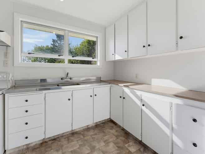 84 Grants Road, Marchwiel