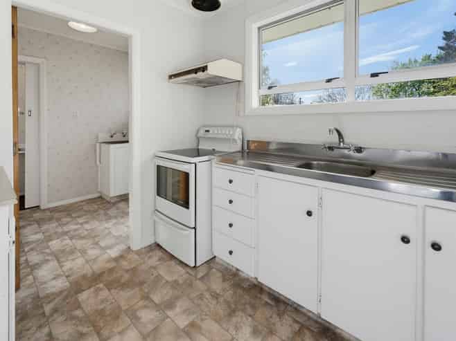 84 Grants Road, Marchwiel