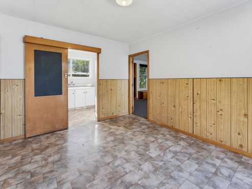 84 Grants Road, Marchwiel
