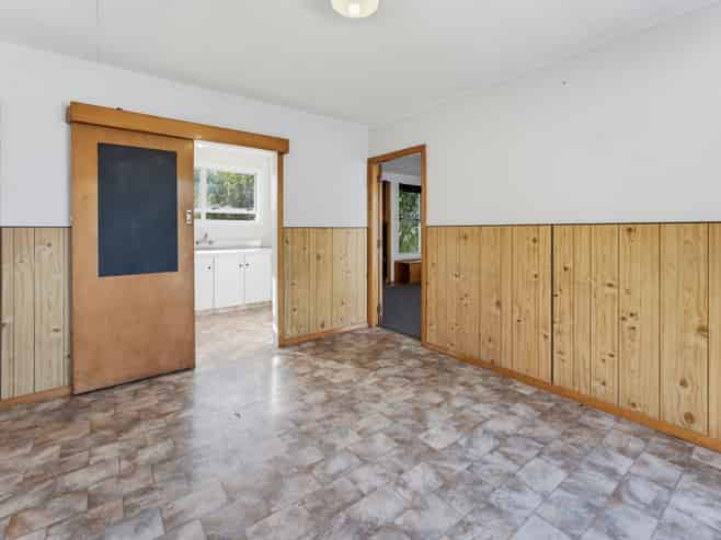 84 Grants Road, Marchwiel