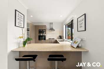 2 Parkhaven Drive, Rosehill