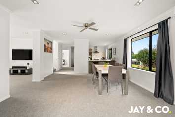 2 Parkhaven Drive, Rosehill