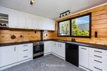 301 Main Road North, Brown Owl