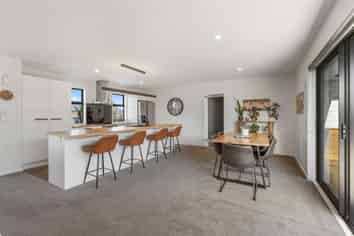 30 McQuillan Avenue, Woodend