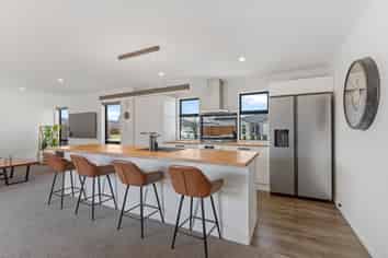 30 McQuillan Avenue, Woodend