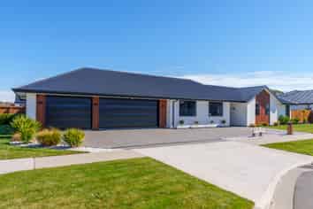 30 McQuillan Avenue, Woodend