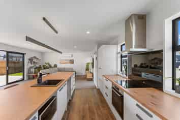 30 McQuillan Avenue, Woodend