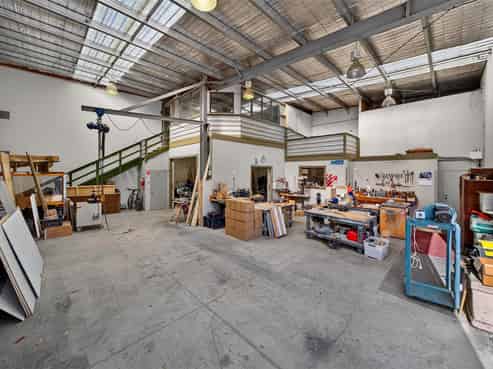 Rare Large-Scale Live/Work Opportunity