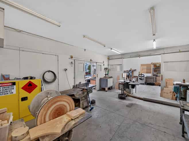 Rare Large-Scale Live/Work Opportunity