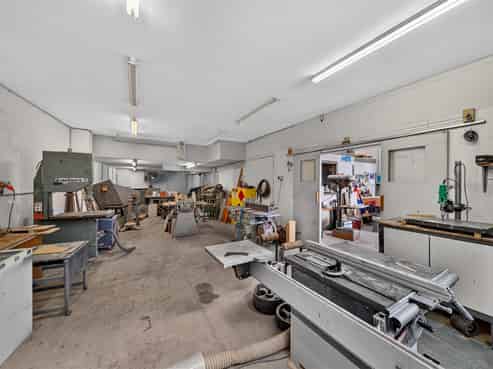 Rare Large-Scale Live/Work Opportunity