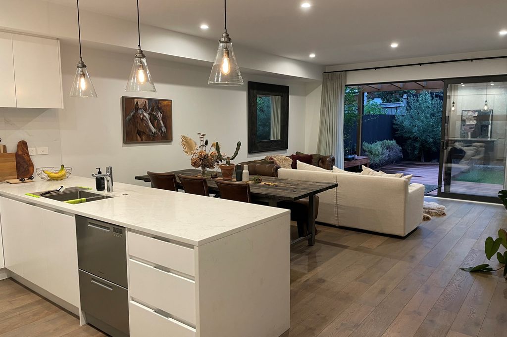 Easy Living at Pine Harbour 4