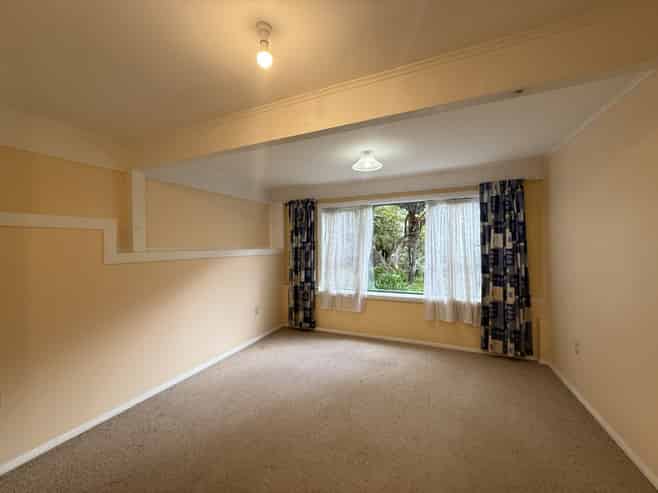 2/11a Hillary Street, Tawa