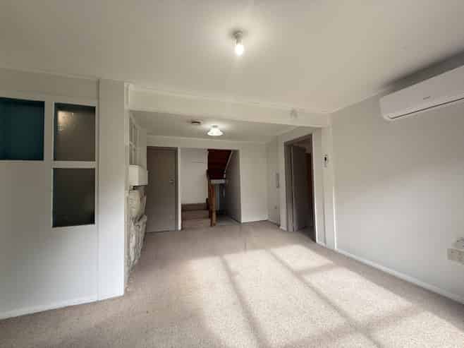 2/11a Hillary Street, Tawa