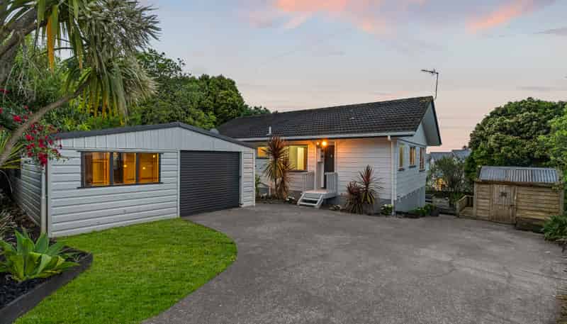 20A Royal View Road, Te Atatu South