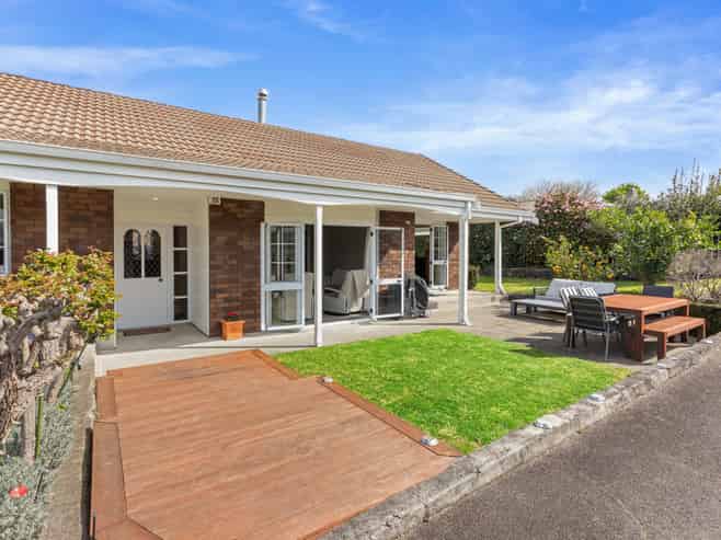 12 Smiths Road, Matua
